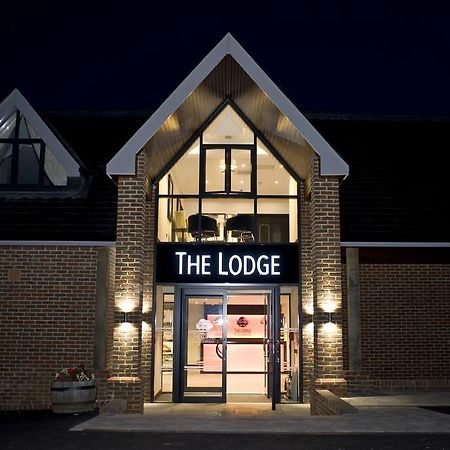 The Lodge At Kingswood エプソム エクステリア 写真