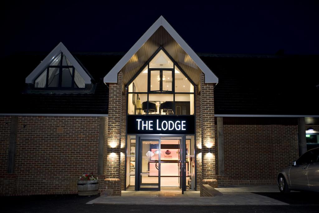 The Lodge At Kingswood エプソム エクステリア 写真