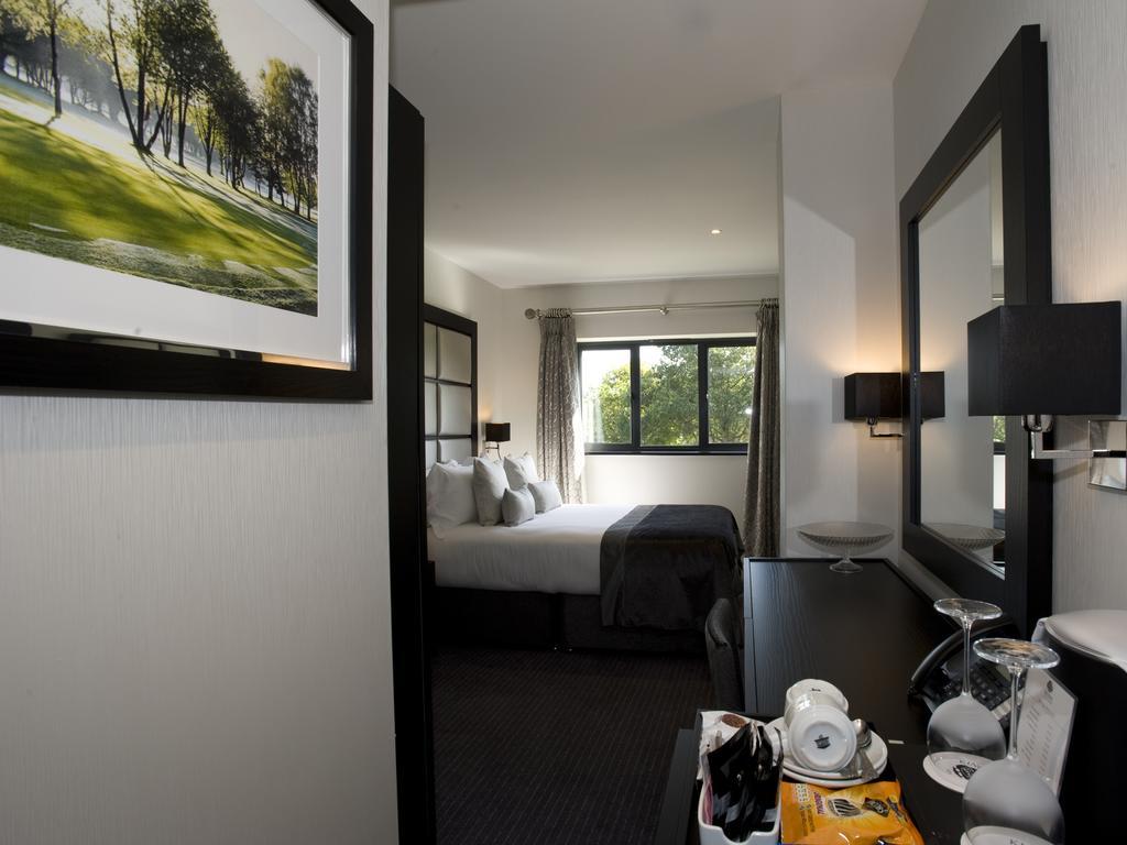 The Lodge At Kingswood エプソム エクステリア 写真
